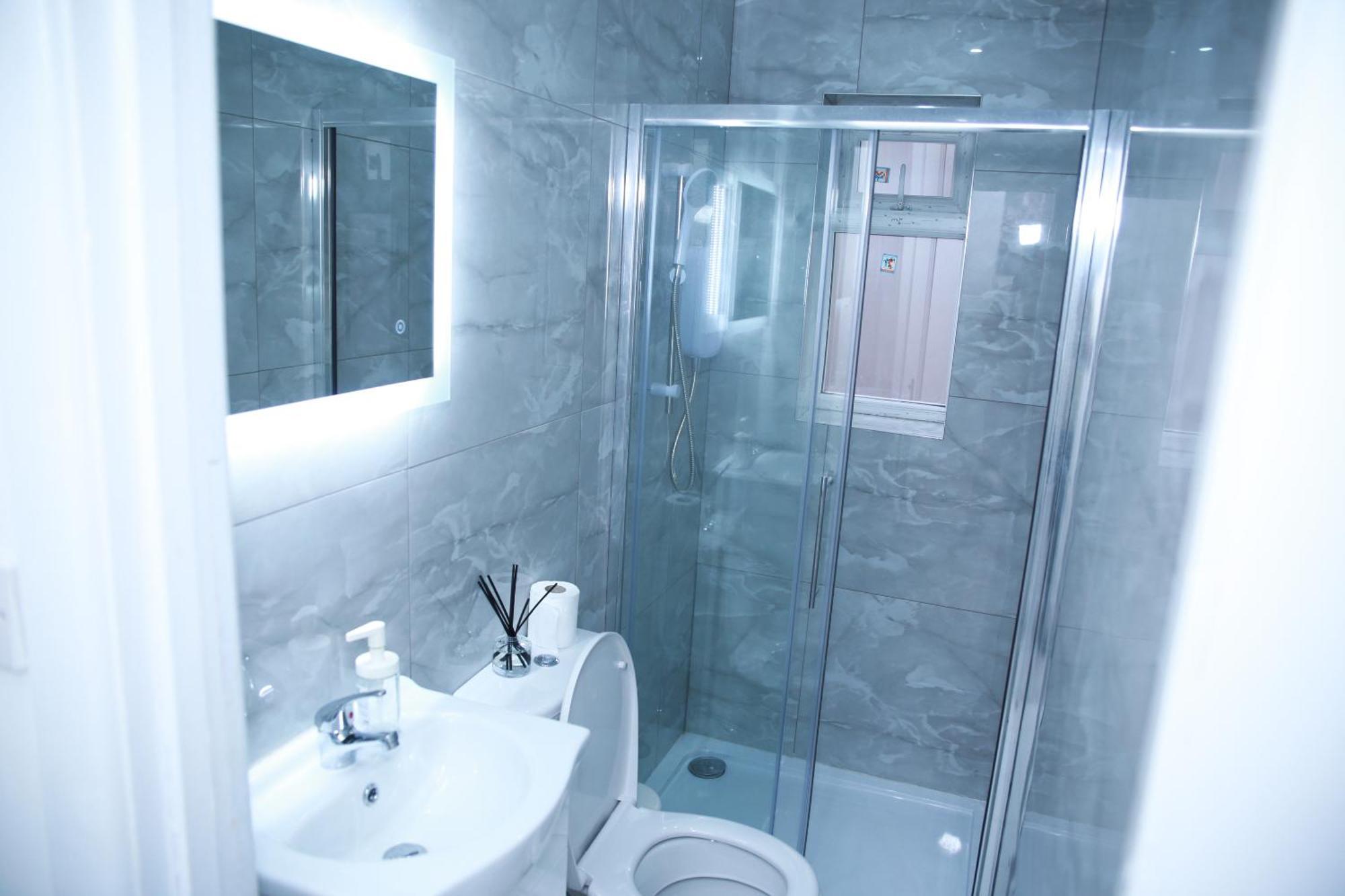Lovely Apartment With Free Parking On Premises. London Exterior foto